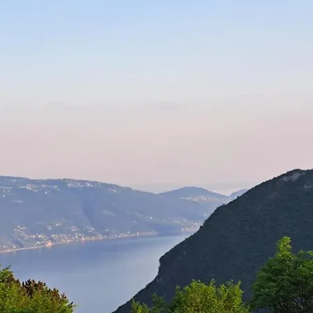 Casa de Férias Schoenes Ferienhaeuschen Gabriele In Ruhiger Lage Mit Pool Olzano