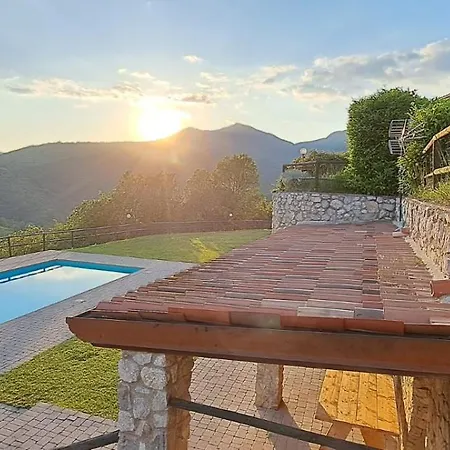 Schoenes Ferienhaeuschen Gabriele In Ruhiger Lage Mit Pool